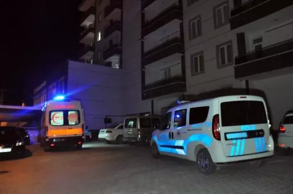Karaman -Arkadaşlarıyla alkol alan kadın balkondan düştü Karaman -Arkadaşlarıyla alkol alan kadın balkondan düştü