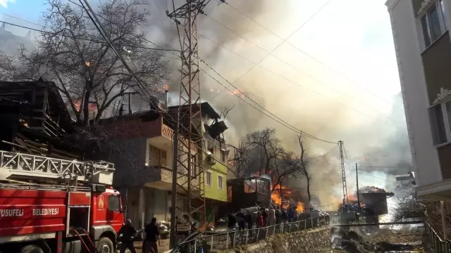 Son Dakika | Artvin'de 15 yılda 123 köy yangınında 268 ev yandı Son Dakika | Artvin'de 15 yılda 123 köy yangınında 268 ev yandı