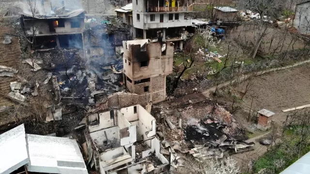 Son Dakika | Artvin'de 15 yılda 123 köy yangınında 268 ev yandı Son Dakika | Artvin'de 15 yılda 123 köy yangınında 268 ev yandı
