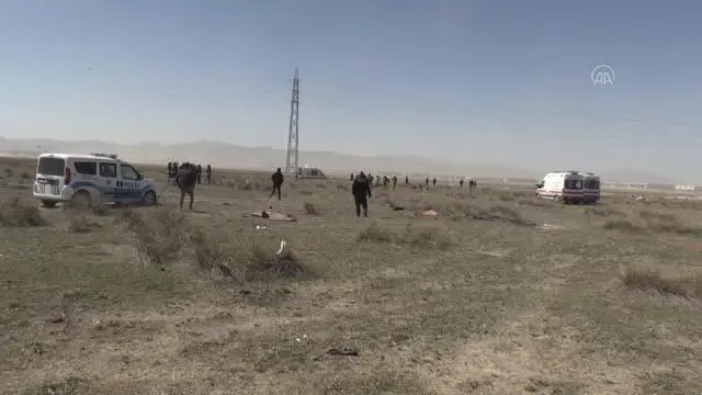 Askeri gösteri uçağı düştü (3) Askeri gösteri uçağı düştü (3)