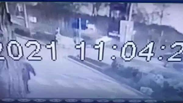 AVCILAR'DA AŞIRI YÜKLÜ KAMYONET BÖYLE DEVRİLDİ AVCILAR'DA AŞIRI YÜKLÜ KAMYONET BÖYLE DEVRİLDİ