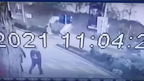 AVCILAR'DA AŞIRI YÜKLÜ KAMYONET BÖYLE DEVRİLDİ AVCILAR'DA AŞIRI YÜKLÜ KAMYONET BÖYLE DEVRİLDİ