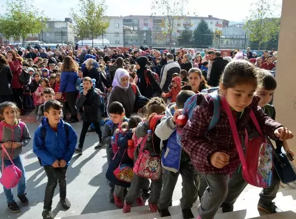 AVCILAR'DA YENİ İLKOKUL YAPTIRILDI BU GÖRÜNTÜ TARİH OLACAK AVCILAR'DA YENİ İLKOKUL YAPTIRILDI BU GÖRÜNTÜ TARİH OLACAK