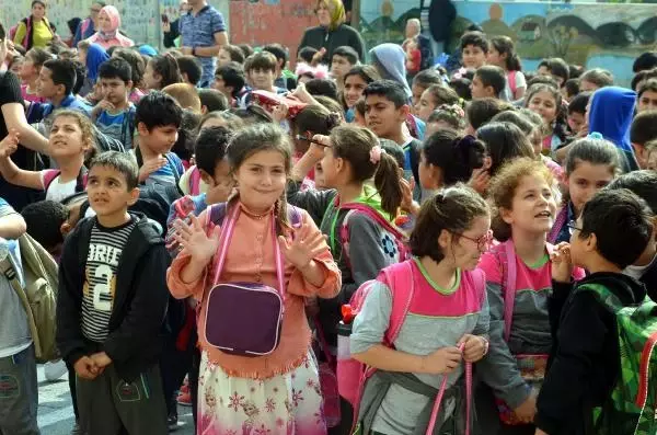 AVCILAR'DA YENİ İLKOKUL YAPTIRILDI BU GÖRÜNTÜ TARİH OLACAK AVCILAR'DA YENİ İLKOKUL YAPTIRILDI BU GÖRÜNTÜ TARİH OLACAK
