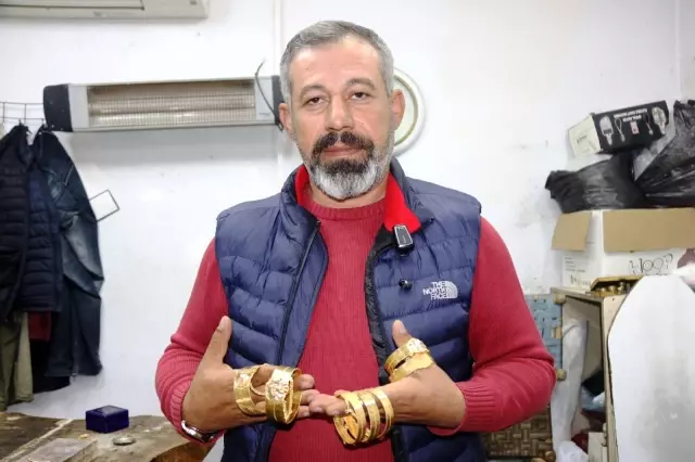 Avrupa'ya kadar açılan ve 40 yıla kadar ömrü olan Diyarbakır 'hasır' bileziği için usta yetişemiyor Avrupa'ya kadar açılan ve 40 yıla kadar ömrü olan Diyarbakır 'hasır' bileziği için usta yetişemiyor