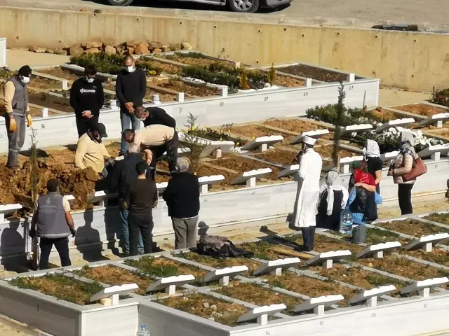 Avukatlık bürosundaki silahlı saldırıda ölen kişi toprağa verildi Avukatlık bürosundaki silahlı saldırıda ölen kişi toprağa verildi