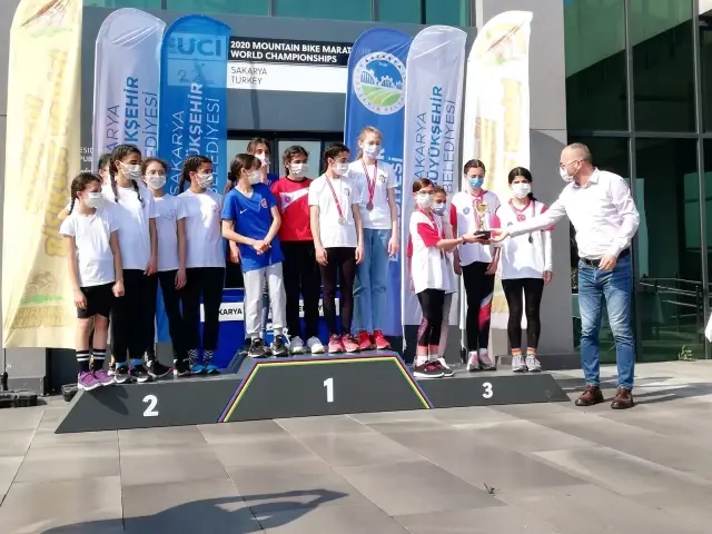 Ayçiçeği Bisiklet Vadisi, 7 farklı şehirden 180 sporcuya ev sahipliği yaptı Ayçiçeği Bisiklet Vadisi, 7 farklı şehirden 180 sporcuya ev sahipliği yaptı