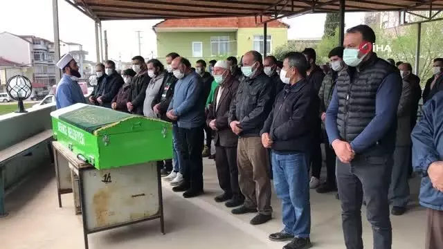 Babasına yardım etmek için çıktığı çatıdan düşerek ölen genç toprağa verildi Babasına yardım etmek için çıktığı çatıdan düşerek ölen genç toprağa verildi