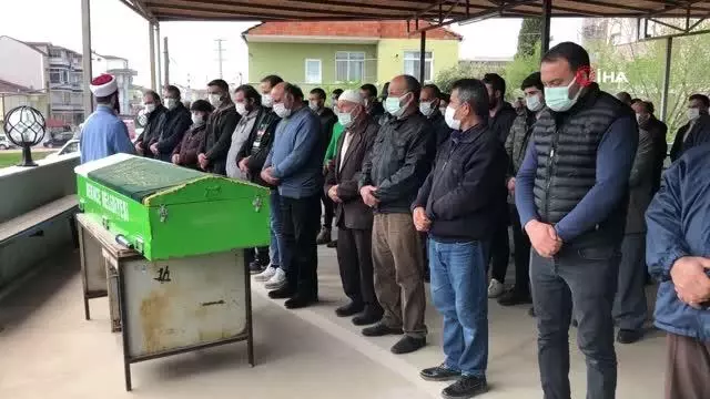 Babasına yardım etmek için çıktığı çatıdan düşerek ölen genç toprağa verildi Babasına yardım etmek için çıktığı çatıdan düşerek ölen genç toprağa verildi
