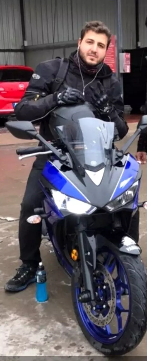 Babasına yardım etmek için çıktığı çatıdan düşerek ölen genç toprağa verildi Babasına yardım etmek için çıktığı çatıdan düşerek ölen genç toprağa verildi