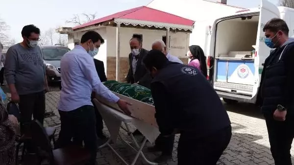 TRABZON Babasını yanan evde sanan kadın, kalp krizinden öldü TRABZON Babasını yanan evde sanan kadın, kalp krizinden öldü