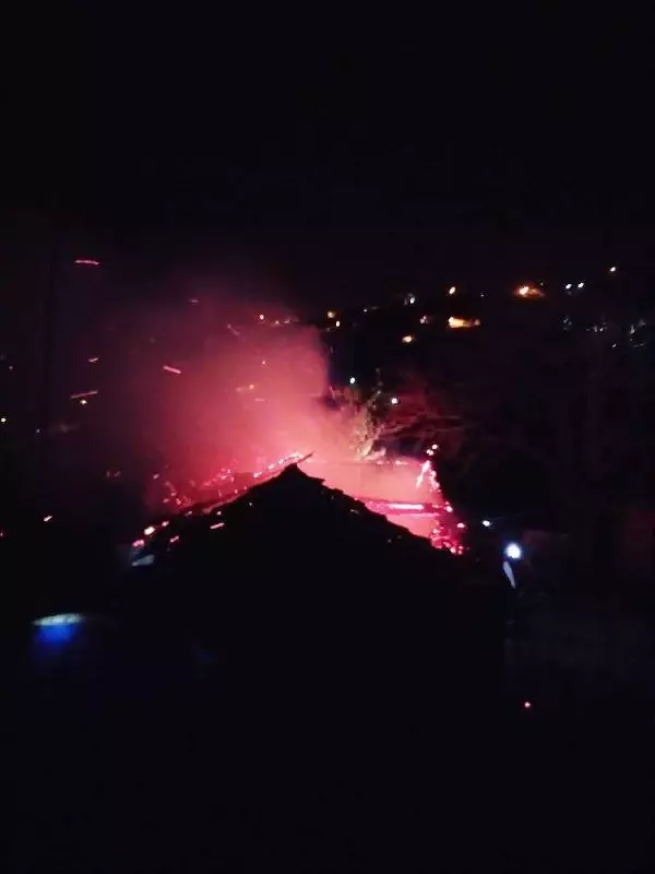 Son dakika haberi | TRABZON BABASINI YANAN EVDE SANAN KADIN, KALP KRİZİNDEN ÖLDÜ Son dakika haberi | TRABZON BABASINI YANAN EVDE SANAN KADIN, KALP KRİZİNDEN ÖLDÜ