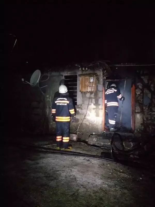 Son dakika haberi | TRABZON BABASINI YANAN EVDE SANAN KADIN, KALP KRİZİNDEN ÖLDÜ Son dakika haberi | TRABZON BABASINI YANAN EVDE SANAN KADIN, KALP KRİZİNDEN ÖLDÜ
