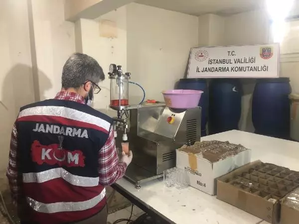 Son dakika haber | BAHÇELİEVLER'DE JANDARMA EKİPLERİNCE 40 BİN ŞİŞE SAHTE PARFÜM ELE GEÇİRİLDİ Son dakika haber | BAHÇELİEVLER'DE JANDARMA EKİPLERİNCE 40 BİN ŞİŞE SAHTE PARFÜM ELE GEÇİRİLDİ