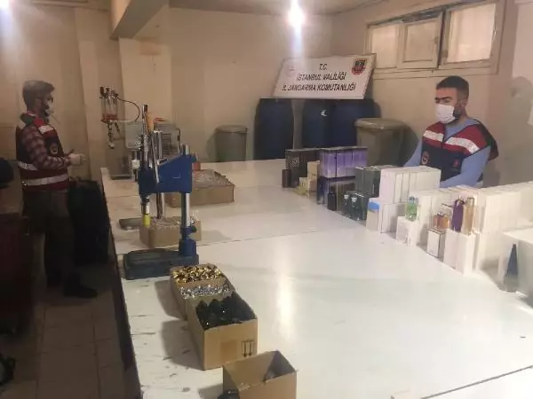 Son dakika haber | BAHÇELİEVLER'DE JANDARMA EKİPLERİNCE 40 BİN ŞİŞE SAHTE PARFÜM ELE GEÇİRİLDİ Son dakika haber | BAHÇELİEVLER'DE JANDARMA EKİPLERİNCE 40 BİN ŞİŞE SAHTE PARFÜM ELE GEÇİRİLDİ