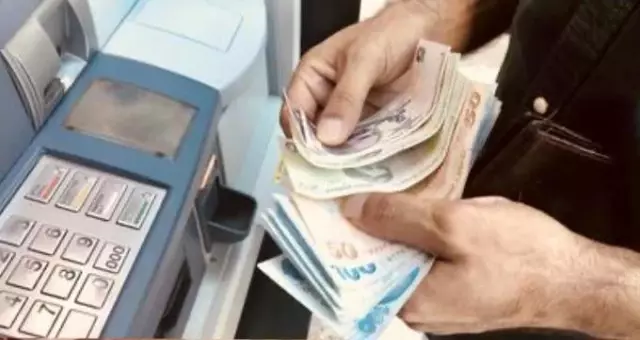 Bakan Pakdemirli, çiftçilerin nakdi ödemesini hızlandırdı Bakan Pakdemirli, çiftçilerin nakdi ödemesini hızlandırdı