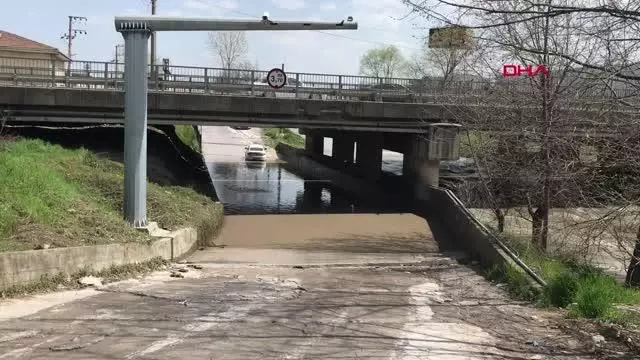 BARAJ KAPAKLARI AÇILINCA ALT GEÇİDİ SU BASTI BARAJ KAPAKLARI AÇILINCA ALT GEÇİDİ SU BASTI