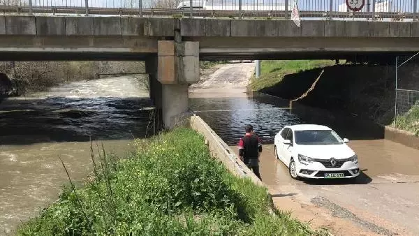 BARAJ KAPAKLARI AÇILINCA ALT GEÇİDİ SU BASTI BARAJ KAPAKLARI AÇILINCA ALT GEÇİDİ SU BASTI