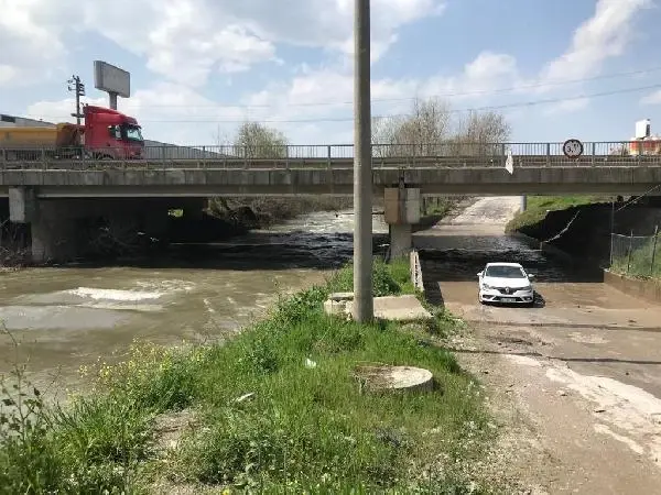 BARAJ KAPAKLARI AÇILINCA ALT GEÇİDİ SU BASTI BARAJ KAPAKLARI AÇILINCA ALT GEÇİDİ SU BASTI