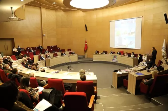 Başkan Arda: 'Olumsuzluklara rağmen ayakları yere basan bir belediye oluşturduk' Başkan Arda: 'Olumsuzluklara rağmen ayakları yere basan bir belediye oluşturduk'