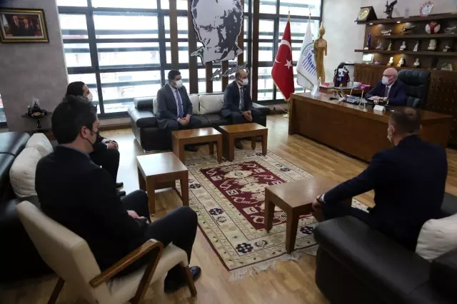 Başkan Kurt, Belediye-İş'in yeni yöneticileri ile bir araya geldi Başkan Kurt, Belediye-İş'in yeni yöneticileri ile bir araya geldi