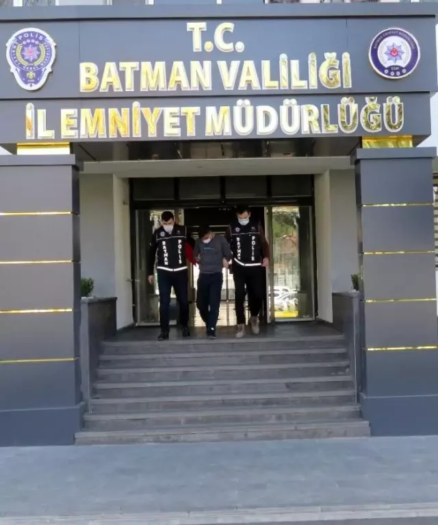 Son dakika haberi | Batman'da 19 yıl 8 ay kesinleşmiş hapis cezası bulunan şahıs yakalandı Son dakika haberi | Batman'da 19 yıl 8 ay kesinleşmiş hapis cezası bulunan şahıs yakalandı