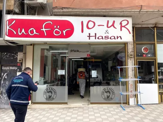 Berber ve kuaföler dezenfekte ediliyor Berber ve kuaföler dezenfekte ediliyor