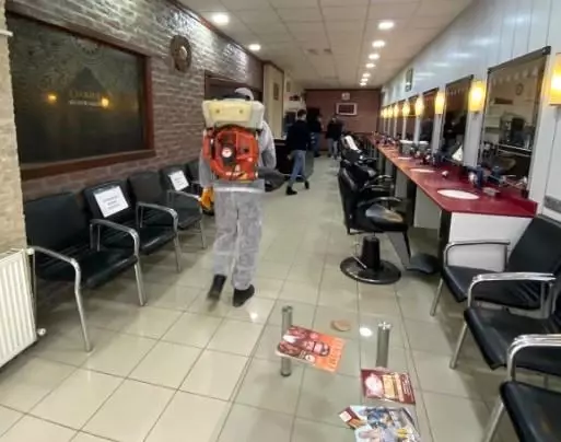Berber ve kuaföler dezenfekte ediliyor Berber ve kuaföler dezenfekte ediliyor
