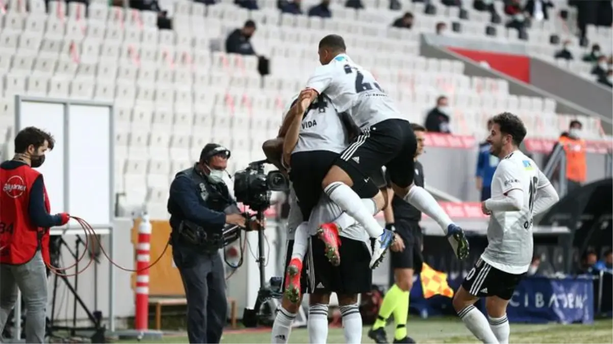 Beşiktaş, Alanya'yı 3-0 mağlup etti ve liderliğini perçilendi
