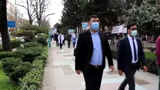 Beyaz önlük giyen sağlık çalışanlarından Kovid-19'a karşı farkındalık yürüyüşü Beyaz önlük giyen sağlık çalışanlarından Kovid-19'a karşı farkındalık yürüyüşü