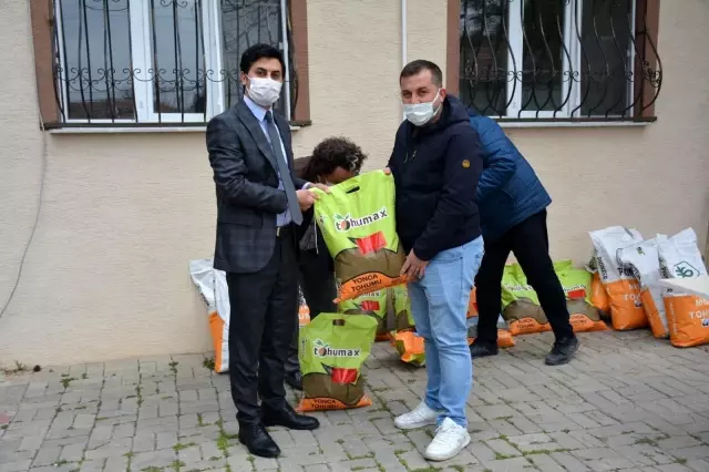 Beylikova'da 40 çiftçiye ücretsiz tohum dağıtımı yapıldı Beylikova'da 40 çiftçiye ücretsiz tohum dağıtımı yapıldı