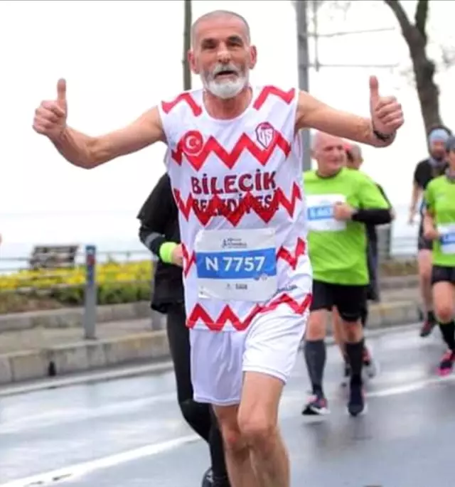 Bilecikli 61 yaşındaki atlet maratonu 1 saat 44 dakikada tamamladı Bilecikli 61 yaşındaki atlet maratonu 1 saat 44 dakikada tamamladı