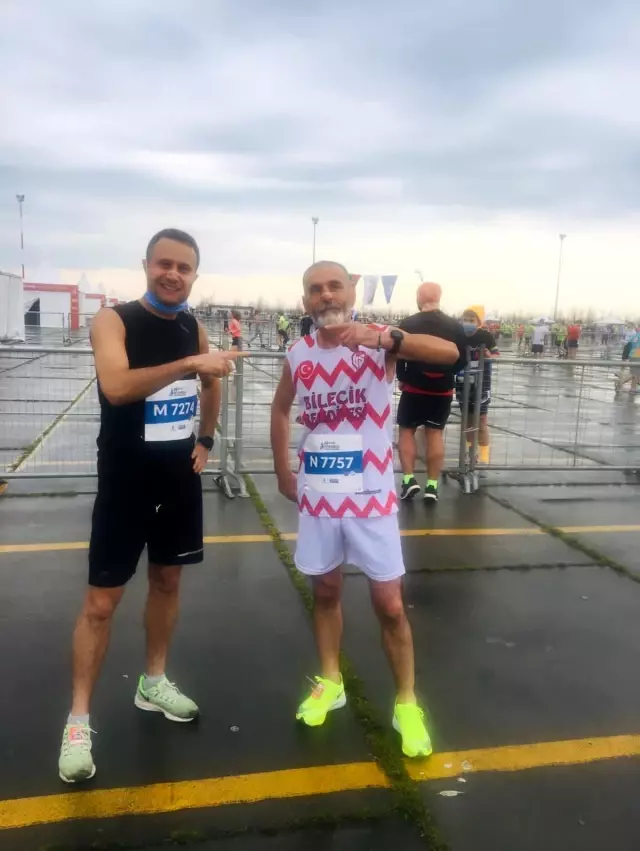 Bilecikli 61 yaşındaki atlet maratonu 1 saat 44 dakikada tamamladı Bilecikli 61 yaşındaki atlet maratonu 1 saat 44 dakikada tamamladı