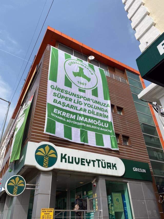 Bina sahibi istemedi, İmamoğlu'nun gönderdiği pankart indirildi Bina sahibi istemedi, İmamoğlu'nun gönderdiği pankart indirildi