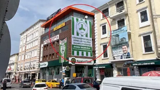 Bina sahibi istemedi, İmamoğlu'nun astırdığı bayrak indirildi Bina sahibi istemedi, İmamoğlu'nun astırdığı bayrak indirildi