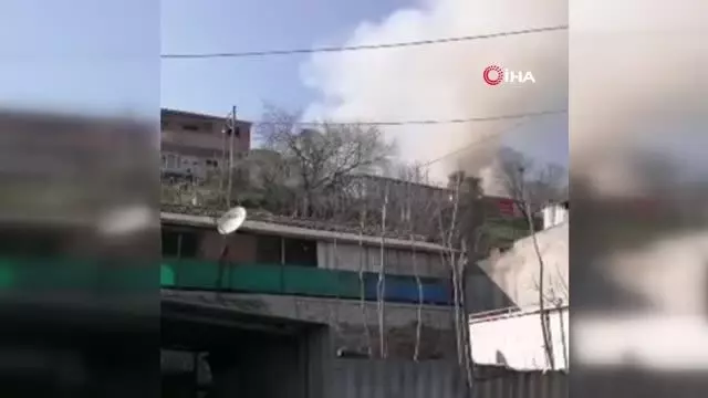 Boş evde çıkan yangın başka bir eve sıçradı Boş evde çıkan yangın başka bir eve sıçradı