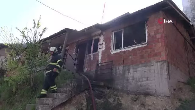 Boş evde çıkan yangın başka bir eve sıçradı Boş evde çıkan yangın başka bir eve sıçradı
