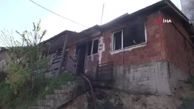 Boş evde çıkan yangın başka bir eve sıçradı Boş evde çıkan yangın başka bir eve sıçradı