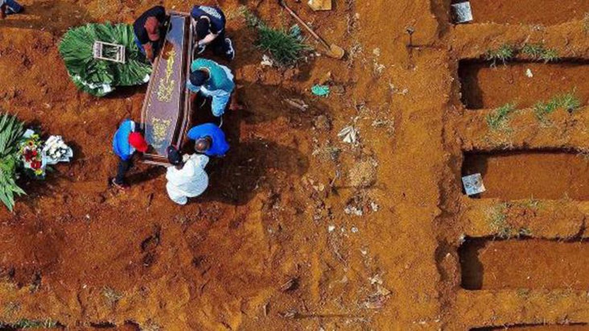 Tabut yetiştirilemeyen Brezilya'da koronadan bir günde 4 bini aşkın insan öldü