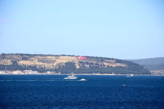 Bulgar mayın avcı gemisi Çanakkale Boğazı'ndan geçti Bulgar mayın avcı gemisi Çanakkale Boğazı'ndan geçti