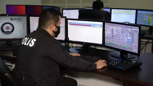 Bursa'da koronavirüs tedbirlerine uymayanlar kameralarla tespit ediliyor Bursa'da koronavirüs tedbirlerine uymayanlar kameralarla tespit ediliyor