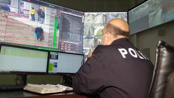 Bursa'da koronavirüs tedbirlerine uymayanlar kameralarla tespit ediliyor Bursa'da koronavirüs tedbirlerine uymayanlar kameralarla tespit ediliyor