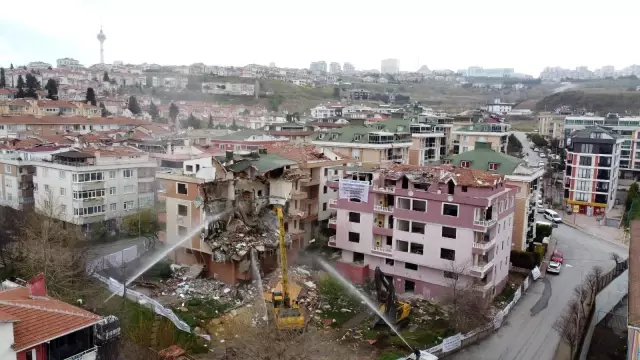 Son dakika haberleri... Büyükçekmece'de kentsel dönüşüm kapsamında 3 bina yıkılıyor