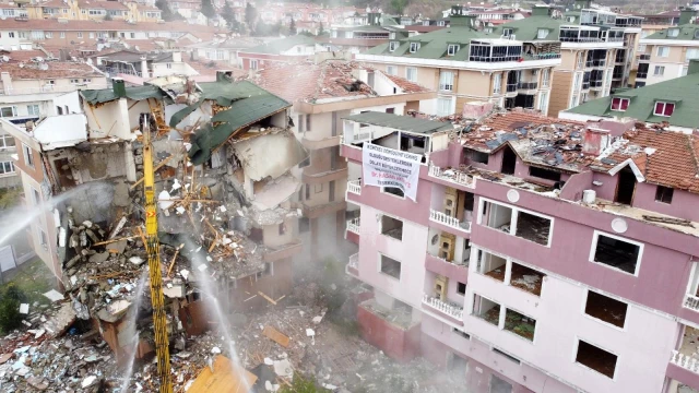 Son dakika haberleri... Büyükçekmece'de kentsel dönüşüm kapsamında 3 bina yıkılıyor
