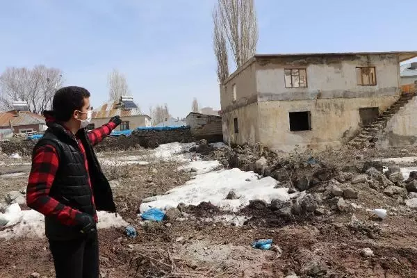 Son dakika haberi: ÇALDIRAN'DA VAHŞİCE ÖLDÜRÜLEN KÖPEKLER GÖMÜLDÜ, İNCELEME SÜRÜYOR Son dakika haberi: ÇALDIRAN'DA VAHŞİCE ÖLDÜRÜLEN KÖPEKLER GÖMÜLDÜ, İNCELEME SÜRÜYOR