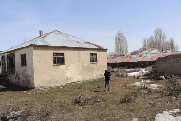 Son dakika haberi: ÇALDIRAN'DA VAHŞİCE ÖLDÜRÜLEN KÖPEKLER GÖMÜLDÜ, İNCELEME SÜRÜYOR Son dakika haberi: ÇALDIRAN'DA VAHŞİCE ÖLDÜRÜLEN KÖPEKLER GÖMÜLDÜ, İNCELEME SÜRÜYOR