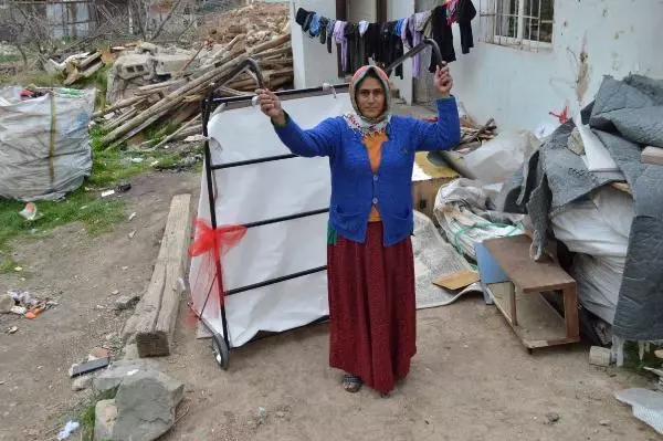 Son dakika haberi... ÇALINAN EKMEK TEKNESİNİN YERİNE 3 TANE HEDİYE EDİLDİ Son dakika haberi... ÇALINAN EKMEK TEKNESİNİN YERİNE 3 TANE HEDİYE EDİLDİ