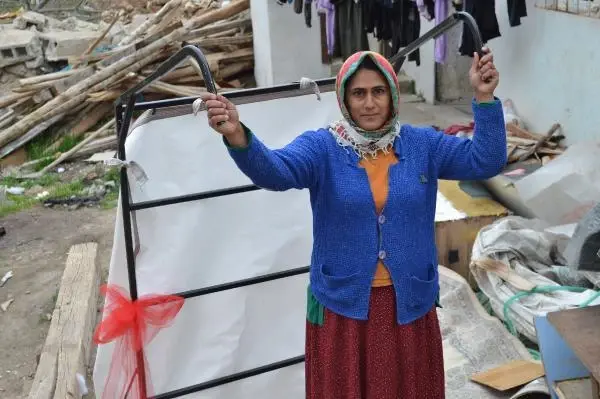 Son dakika haberi... ÇALINAN EKMEK TEKNESİNİN YERİNE 3 TANE HEDİYE EDİLDİ Son dakika haberi... ÇALINAN EKMEK TEKNESİNİN YERİNE 3 TANE HEDİYE EDİLDİ