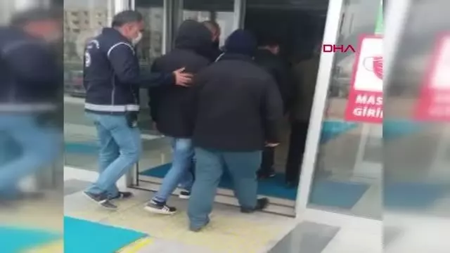 ÇANAKKALE KAPALI KASA MİNİBÜSTE 38 KAÇAK GÖÇMEN YAKALANDI ÇANAKKALE KAPALI KASA MİNİBÜSTE 38 KAÇAK GÖÇMEN YAKALANDI