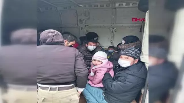 ÇANAKKALE KAPALI KASA MİNİBÜSTE 38 KAÇAK GÖÇMEN YAKALANDI ÇANAKKALE KAPALI KASA MİNİBÜSTE 38 KAÇAK GÖÇMEN YAKALANDI
